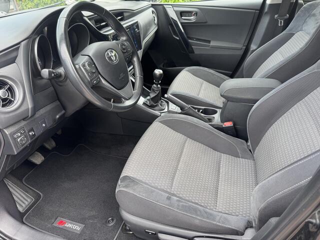 Toyota AURIS Touring Sports 1.2T Black Edition