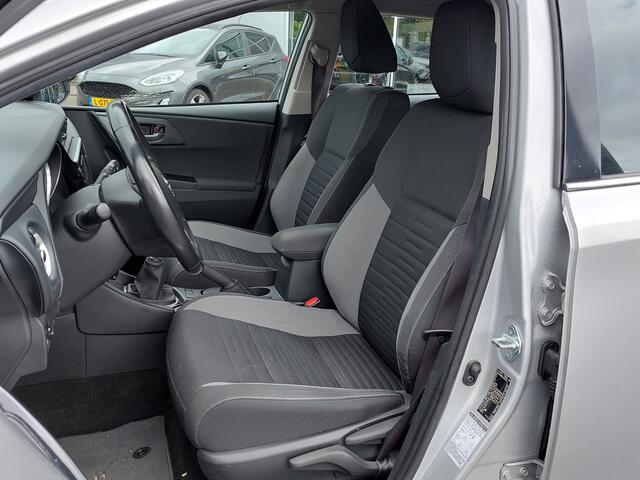Toyota AURIS 1.2T 116pk Aspiration 5-Deurs | Origineel NL | 1300kg Trekgewicht | Navi | Clima | Cruise | Achteruitrijcamera | Rijstrook+Licht+Regensensor | Mistlampen | 16''lm | Trekhaak