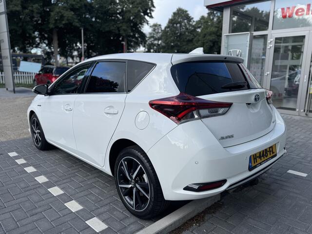 Toyota AURIS 1.8 Hybrid Volcano Edition Trekhaak, Navigatie, Parkeersensoren , All-in Rijklaarprijs