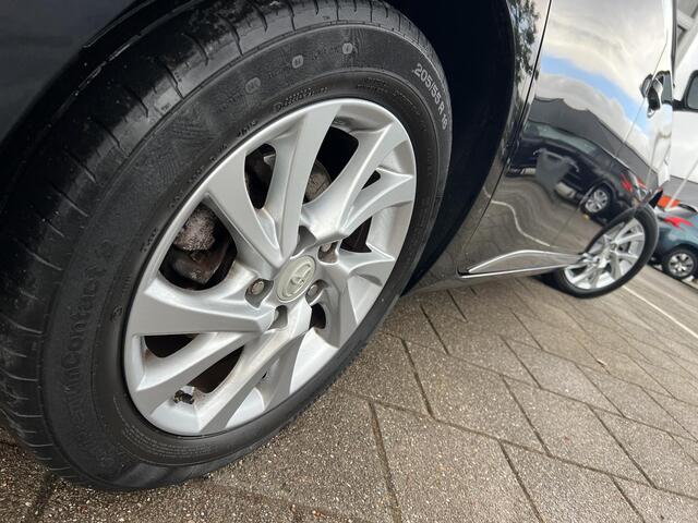 Toyota AURIS 1.8 Hybrid Trend / Camera / Pano / Navi / 2016