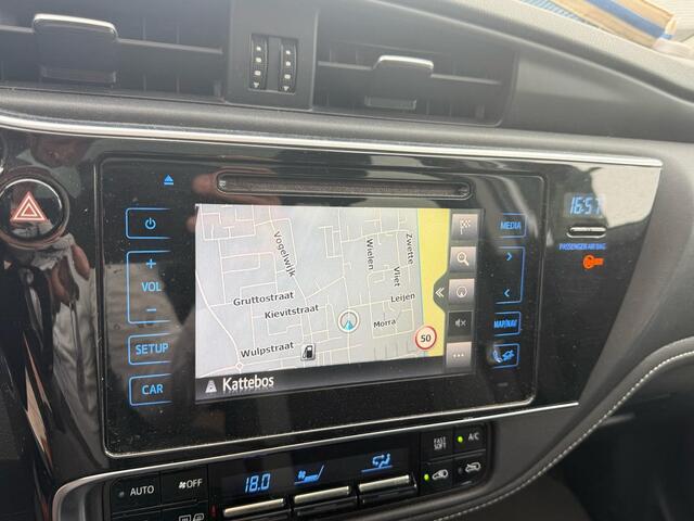 Toyota AURIS 1.8 Hybrid Trend 136pk Automaat | Trekhaak | Panorama dak | Navigatie | Achteruitrijcamera | Climate control