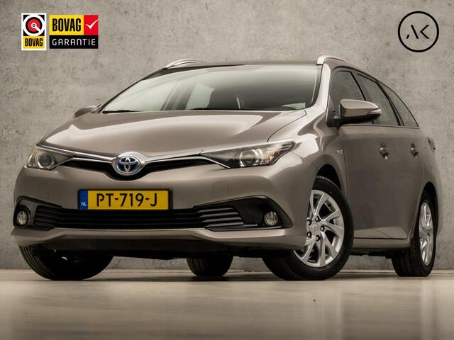 Toyota AURIS Touring Sports 1.8 Hybrid Dynamic Sport Automaat (NAVIGATIE, CLIMATE, CAMERA, KEYLESS, SPORTSTOELEN, TREKHAAK, CRUISE, NIEUWE APK, NIEUWSTAAT)