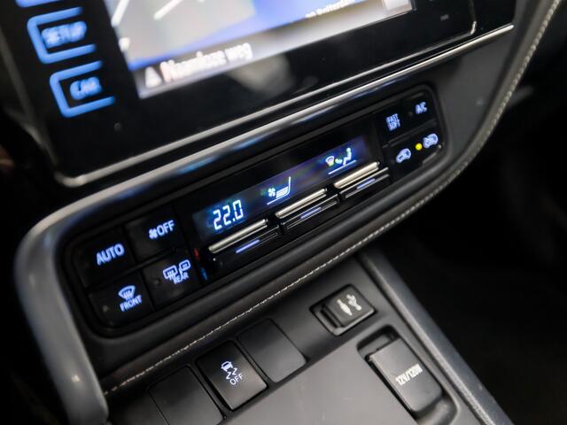 Toyota AURIS Touring Sports 1.8 Hybrid Dynamic Sport Automaat (NAVIGATIE, CLIMATE, CAMERA, KEYLESS, SPORTSTOELEN, TREKHAAK, CRUISE, NIEUWE APK, NIEUWSTAAT)