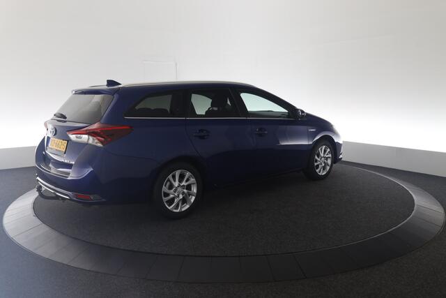 Toyota AURIS 1.8 Hybrid Trend | Pano