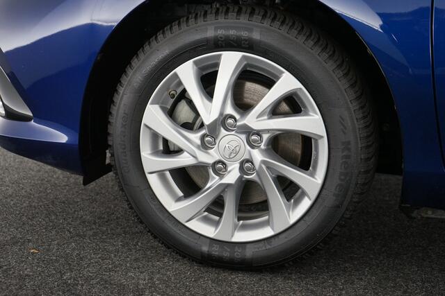 Toyota AURIS 1.8 Hybrid Trend | Pano