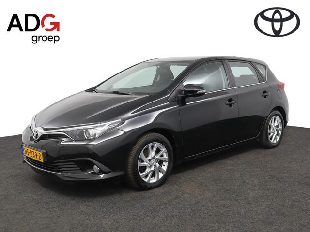 Toyota AURIS 1.2T Aspiration | Airco | Achteruitrijcamera | Cruise Control | Navigatie | Trekhaak | 1300 kg Trekgewicht |