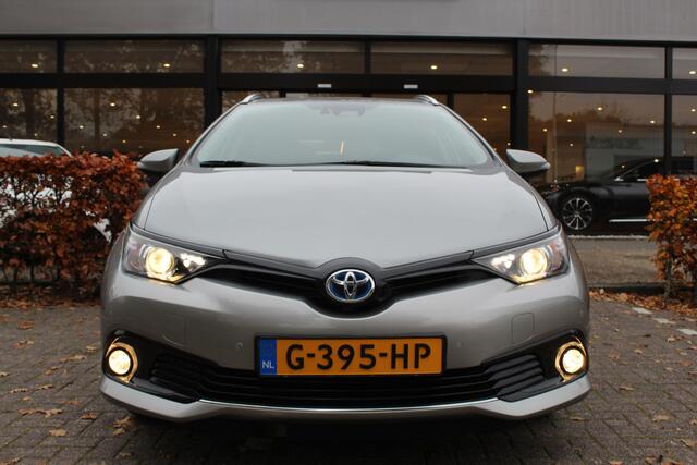 Toyota AURIS Touring Sports 1.8 Hybrid Dynamic Ultimate | Rijklaar | PDC | Navi | Trekhaak | Keyless | Camera | Cruise | Stoelverwarming | DAB+
