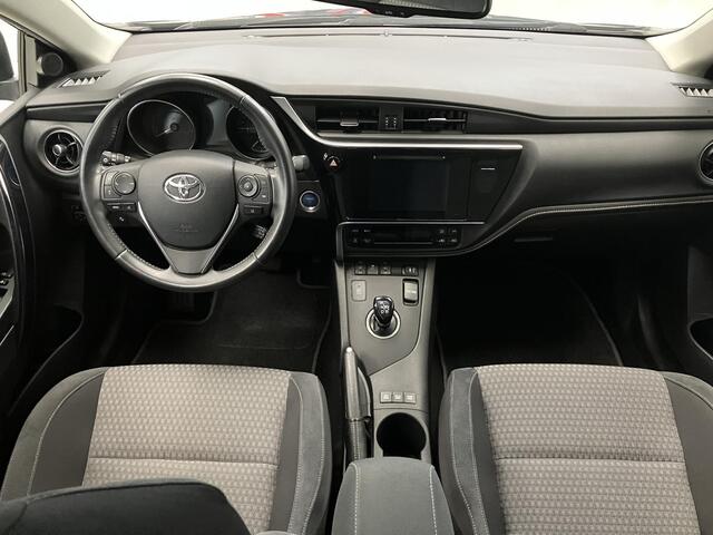 Toyota AURIS Touring Sports 1.8 Hybrid Executive / Navigatie / Stoelverwarming / Cruise Control / Camera / Bluetooth / 17 Inch Lichtmetalen Velgen / Fabrieksgarantie t/m 04-2027 /