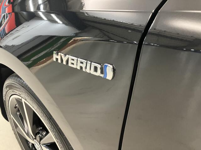 Toyota AURIS Touring Sports 1.8 Hybrid Executive / Navigatie / Stoelverwarming / Cruise Control / Camera / Bluetooth / 17 Inch Lichtmetalen Velgen / Fabrieksgarantie t/m 04-2027 /