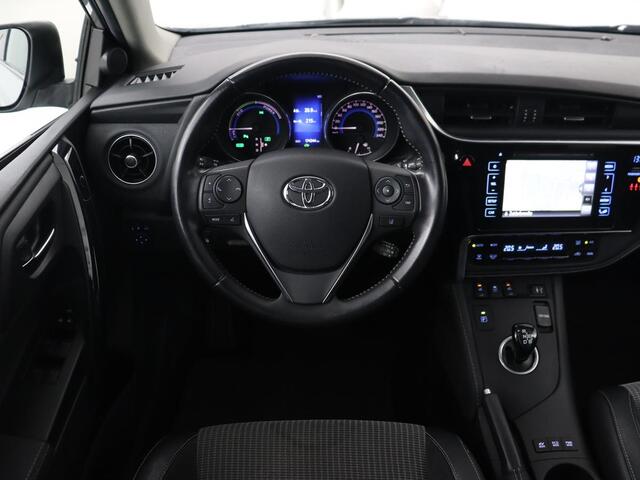 Toyota AURIS 1.8 Hybrid Executive | Stoelverwarming | Trekhaak | Leder/Alcantara | Navigatie | Full LED | Park Assist | Climate control | Cruise control | Keyless | Regensensor