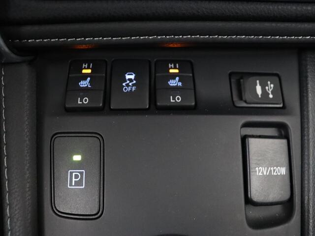 Toyota AURIS 1.8 Hybrid Executive | Stoelverwarming | Trekhaak | Leder/Alcantara | Navigatie | Full LED | Park Assist | Climate control | Cruise control | Keyless | Regensensor