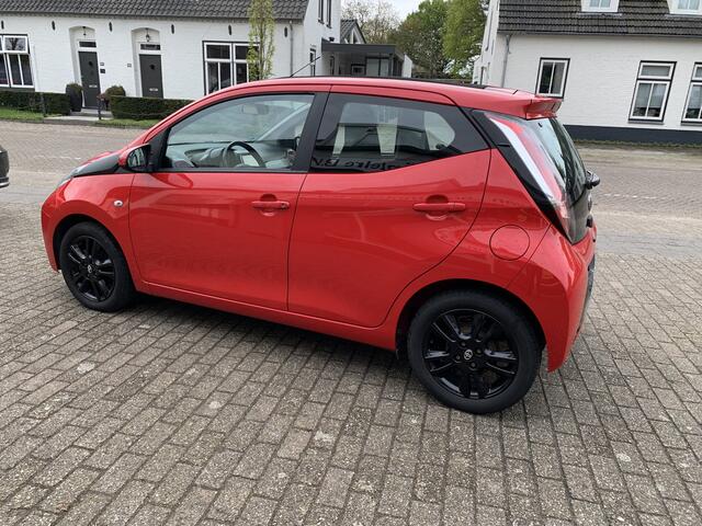 Toyota AYGO 1.0 VVT-i x-wave