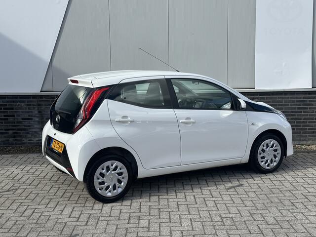 Toyota AYGO 1.0 VVT-i X-play | Airco | Achteruitrijcamera |