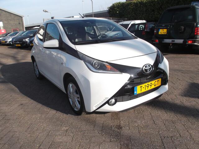 Toyota AYGO 1.0 VVT-i x-play achteruit cam airco stoelverw