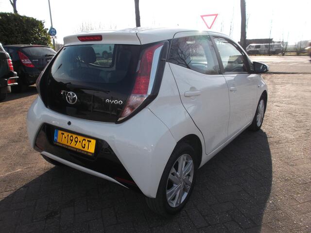 Toyota AYGO 1.0 VVT-i x-play achteruit cam airco stoelverw