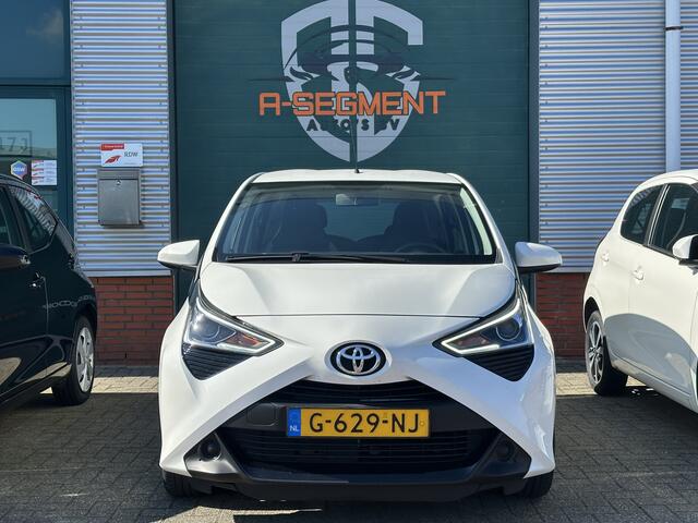 Toyota AYGO 1.0 VVT-i x-play limited 1e eigenaar / Airco / Carplay / Camera / Nap