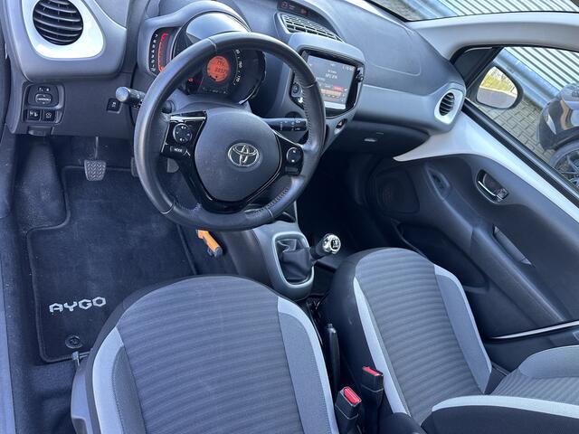 Toyota AYGO 1.0 VVT-i x-play limited 1e eigenaar / Airco / Carplay / Camera / Nap