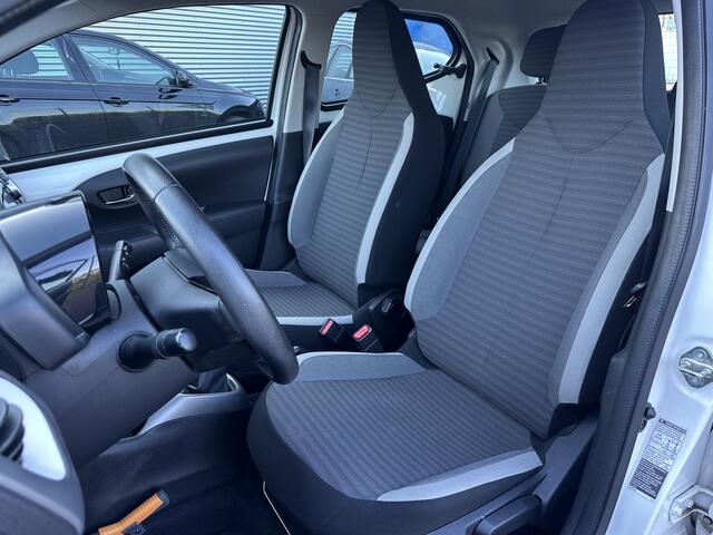 Toyota AYGO 1.0 VVT-i x-play limited 1e eigenaar / Airco / Carplay / Camera / Nap