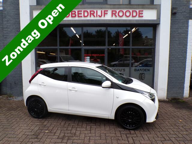 Toyota AYGO 1.0 VVT-i x-play AIRCO,LED,CAMERA,NIEUWE APK !!! ""ZONDAG OPEN""