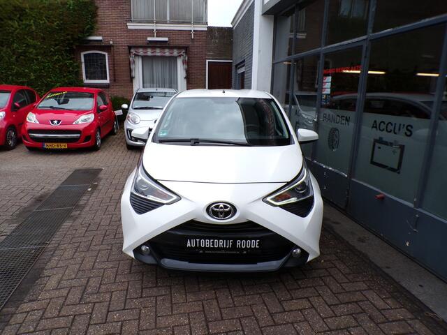 Toyota AYGO 1.0 VVT-i x-play AIRCO,LED,CAMERA,NIEUWE APK !!! ""ZONDAG OPEN""