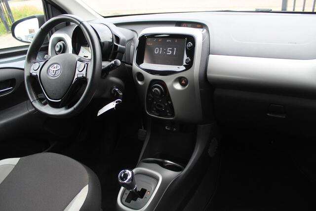 Toyota AYGO 1.0 VVT-i x-play Lage kilometerstand!!/Automaat/Navigatie/Apple carplay/Airco/Achteruitrijcamera/Toerenteller/Bluetooth/Elektrische ramen/Elektrisch verstelbare spiegels.