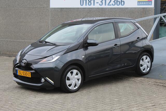 Toyota AYGO 1.0 VVT-i x-play Lage kilometerstand!!/Automaat/Navigatie/Apple carplay/Airco/Achteruitrijcamera/Toerenteller/Bluetooth/Elektrische ramen/Elektrisch verstelbare spiegels.