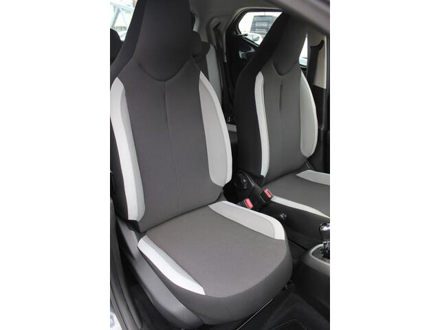 Toyota AYGO 1.0 VVT-i x-play Lage kilometerstand!!/Automaat/Navigatie/Apple carplay/Airco/Achteruitrijcamera/Toerenteller/Bluetooth/Elektrische ramen/Elektrisch verstelbare spiegels.