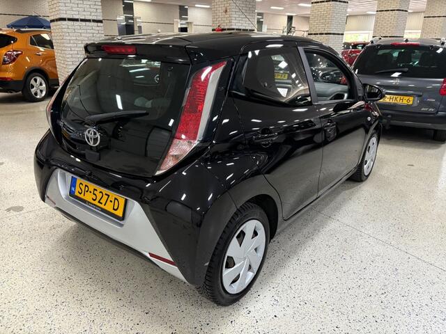 Toyota AYGO 1.0 VVT-I X-PLAY / Airco / Camera / Apple carplay / Multimedia