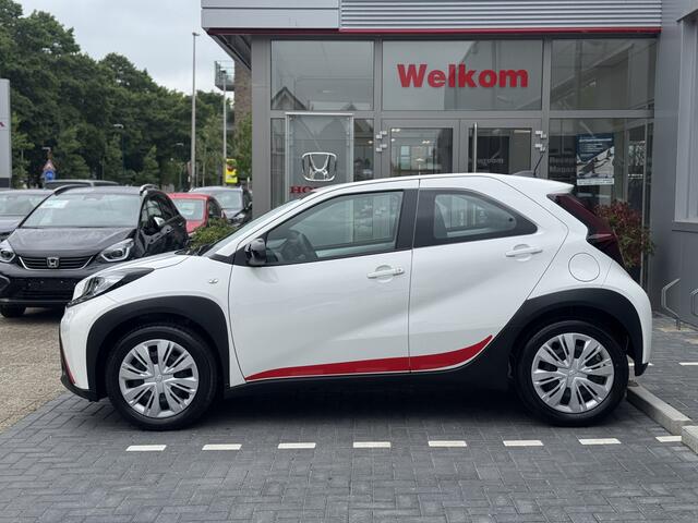Toyota AYGO X 1.0 VVT-i MT Play + Red Pack Apple/Android, Cruise, Voorstoelen verwarmd , All-in Rijklaarprijs