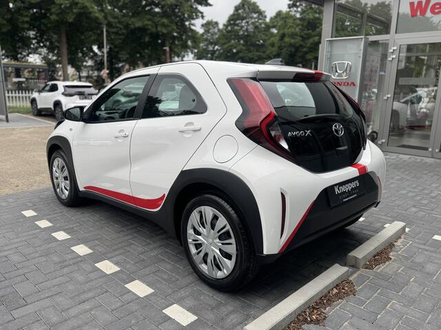 Toyota AYGO X 1.0 VVT-i MT Play + Red Pack Apple/Android, Cruise, Voorstoelen verwarmd , All-in Rijklaarprijs