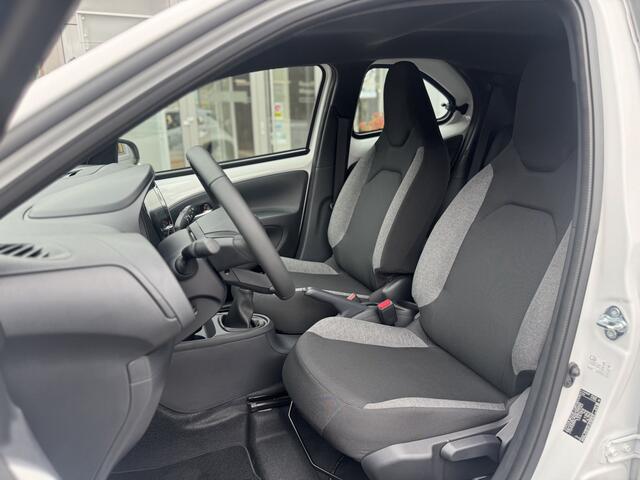 Toyota AYGO X 1.0 VVT-i MT Play + Red Pack Apple/Android, Cruise, Voorstoelen verwarmd , All-in Rijklaarprijs