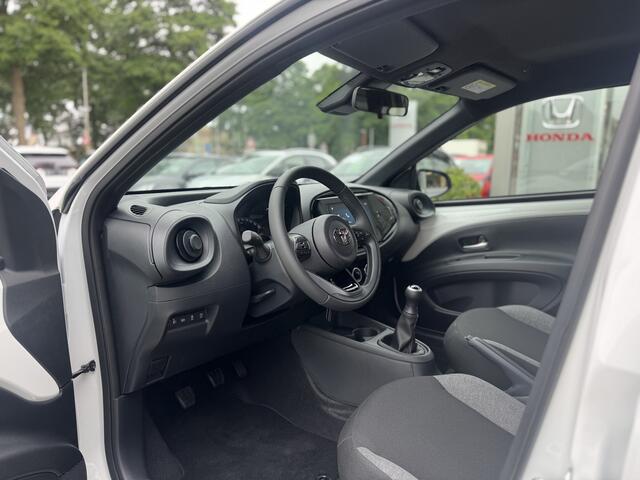 Toyota AYGO X 1.0 VVT-i MT Play + Red Pack Apple/Android, Cruise, Voorstoelen verwarmd , All-in Rijklaarprijs