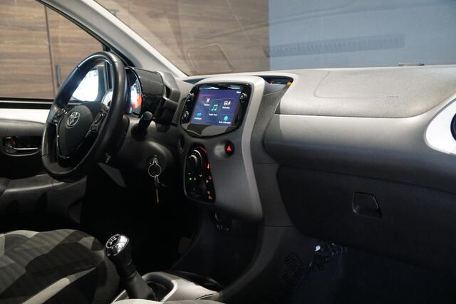 Toyota AYGO 1.0 VVT-i x-play limited + CAMERA / APPLE CARPLAY