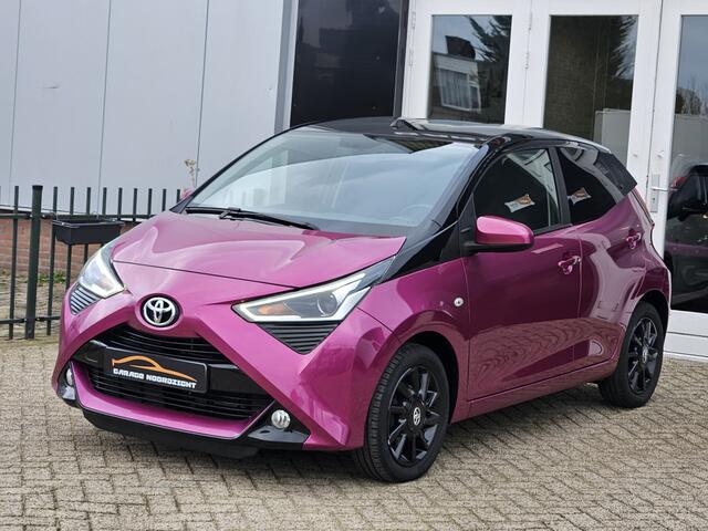 Toyota AYGO 1.0 VVT-i x-play AIRCO|CAMERA|GETINT GLAS|LM-VELGEN|USB|BLUE TOOTH TELEFONIE|STOELVERWARMING Maandag tot Vrijdag van 09.00 tot 20.00 uur en Zaterdag van 09.00 tot 18.00 uur