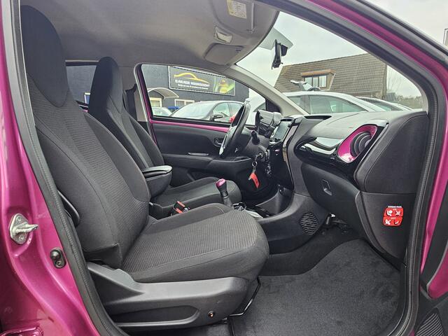 Toyota AYGO 1.0 VVT-i x-play AIRCO|CAMERA|GETINT GLAS|LM-VELGEN|USB|BLUE TOOTH TELEFONIE|STOELVERWARMING Maandag tot Vrijdag van 09.00 tot 20.00 uur en Zaterdag van 09.00 tot 18.00 uur