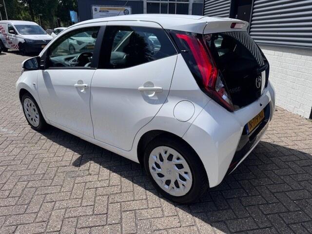 Toyota AYGO 1.0 VVT-i x-Play Navi | Airco | Achteruitrijcamera | Bluet