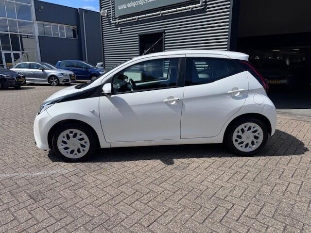 Toyota AYGO 1.0 VVT-i x-Play Navi | Airco | Achteruitrijcamera | Bluet