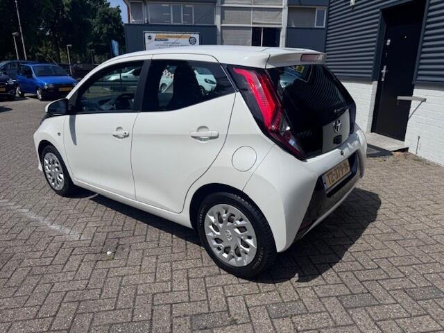 Toyota AYGO 1.0 VVT-i x-play 5 Drs. Airco, Navi. Bleuth. Camera.