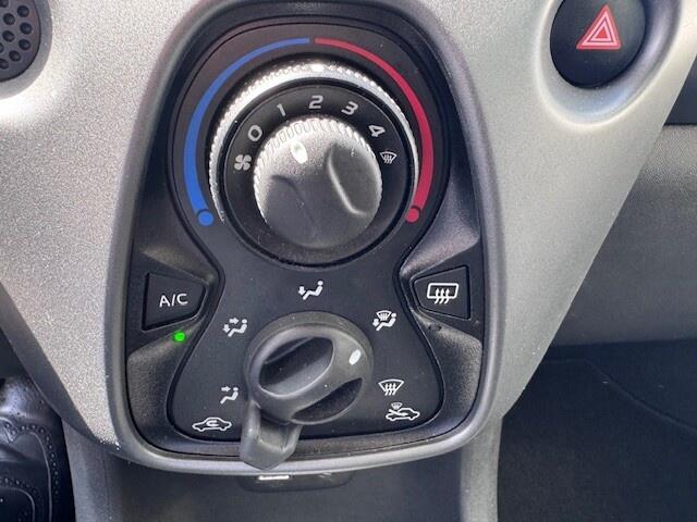 Toyota AYGO 1.0 VVT-i x-play 5 Drs. Airco, Navi. Bleuth. Camera.