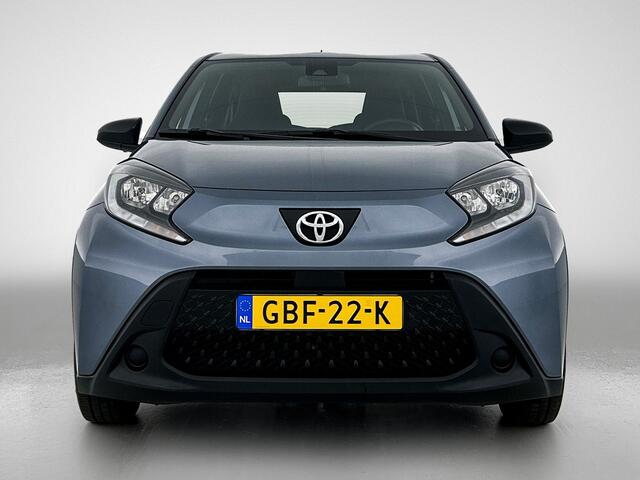 Toyota AYGO X 1.0 VVT-i MT Play | Metallic lak | Apple Carplay | Adaptive Cruise control | Airconditioning |