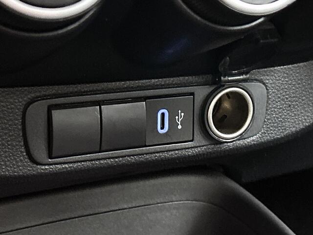 Toyota AYGO X 1.0 VVT-i MT Play | Metallic lak | Apple Carplay | Adaptive Cruise control | Airconditioning |