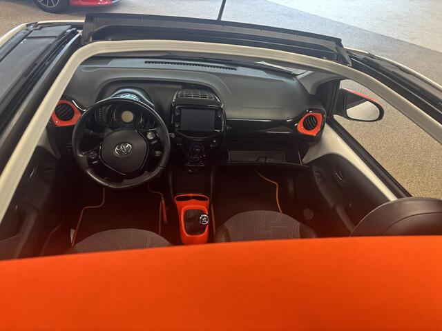 Toyota AYGO 1.0 VVT-i X-OTIC CABRIOLET 30.000 KM !! GARANTIE TOT 3-2029! LEDER.CARPLAY NAVI.AIRCO.LMV CAMERA !