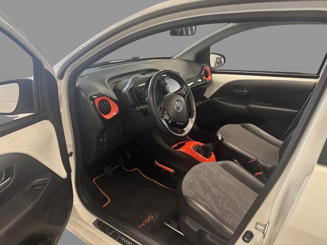 Toyota AYGO 1.0 VVT-i X-OTIC CABRIOLET 30.000 KM !! GARANTIE TOT 3-2029! LEDER.CARPLAY NAVI.AIRCO.LMV CAMERA !