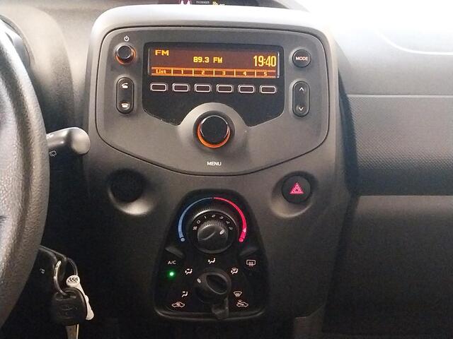 Toyota AYGO 1.0 VVT-i X SILVERLINE FUN CARPLAY NAVI AIRCO.5 DRS .GARANTIE TOT 2031 !