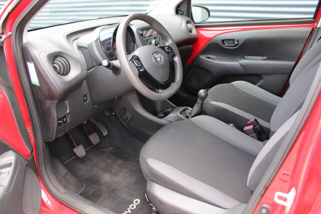 Toyota AYGO 1.0 VVT-i x-fun 5-Deurs Airco Cruise Control Bluetooth NL-Auto