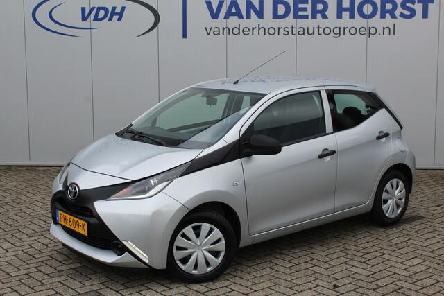 Toyota AYGO 1.0-70pk VVT-i x-fun 5drs. Keurige Toyota Aygo 5drs. Slechts 24,- wegenbelasting per mnd. Airco, metallic lak, 5 deuren, ABS/ESP, telefoonvoorb., USB, elektr. ramen voor, centr. vergr. afst. bed.