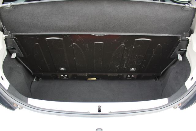 Toyota AYGO 1.0-70pk VVT-i x-fun 5drs. Keurige Toyota Aygo 5drs. Slechts 24,- wegenbelasting per mnd. Airco, metallic lak, 5 deuren, ABS/ESP, telefoonvoorb., USB, elektr. ramen voor, centr. vergr. afst. bed.