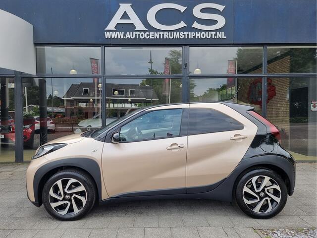 Toyota AYGO X 1.0 VVT-i | Bi-Tone | 2024 | Carplay | Camera | Slechts 8dkm | Nieuwstaat!