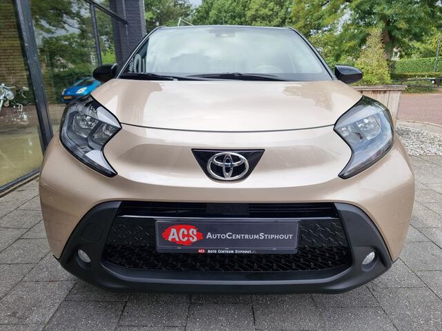 Toyota AYGO X 1.0 VVT-i | Bi-Tone | 2024 | Carplay | Camera | Slechts 8dkm | Nieuwstaat!
