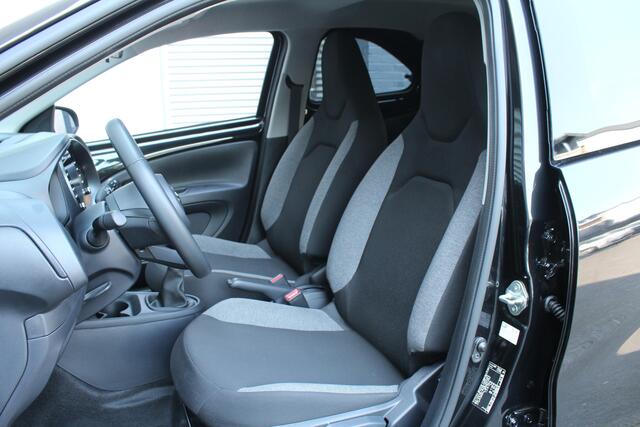 Toyota AYGO X 1.0 VVT-i 73pk MT first NL-Auto NAP Clima Cruise Carplay Camera 17"LMV